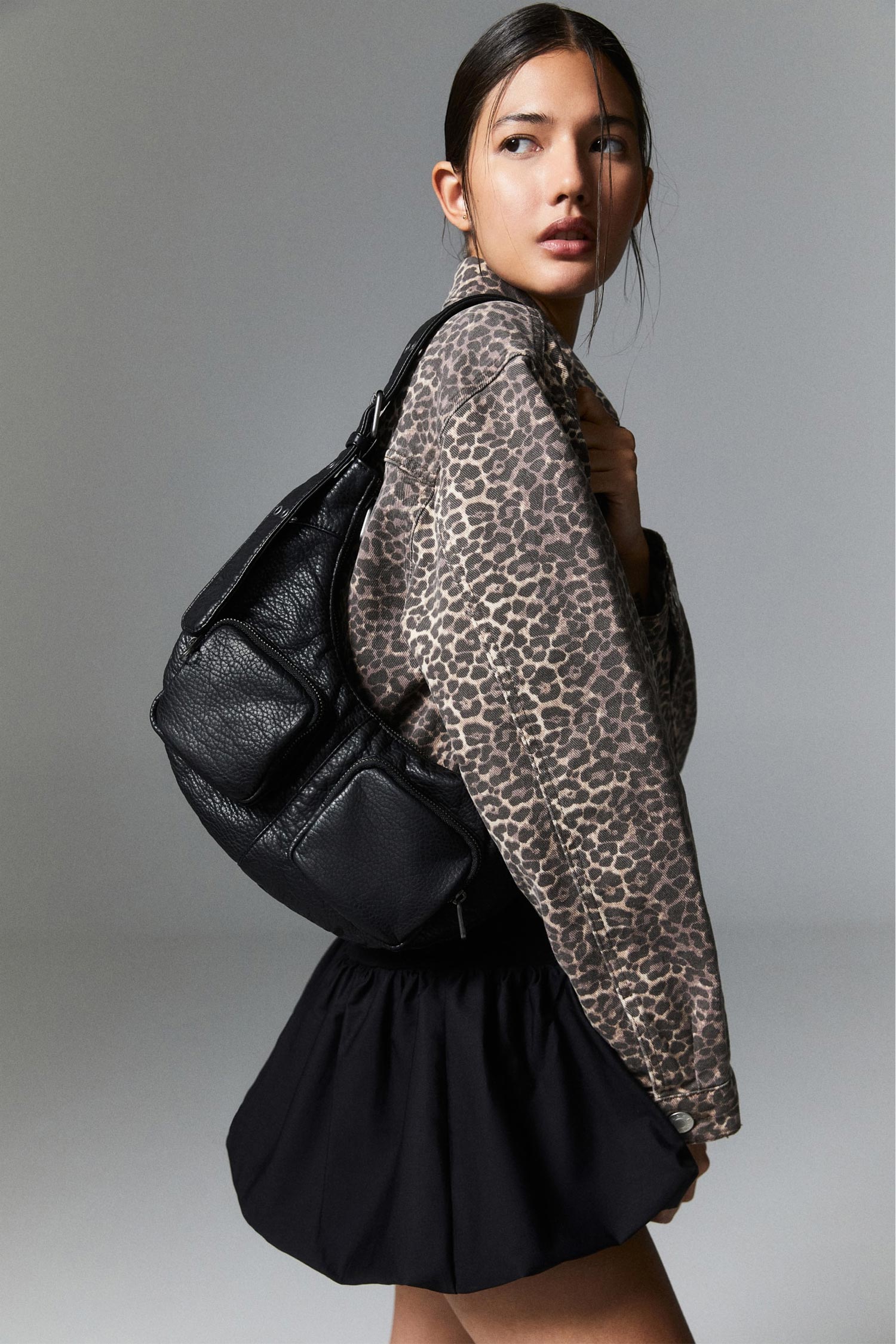 Black shoulder bag with pockets - Image 2